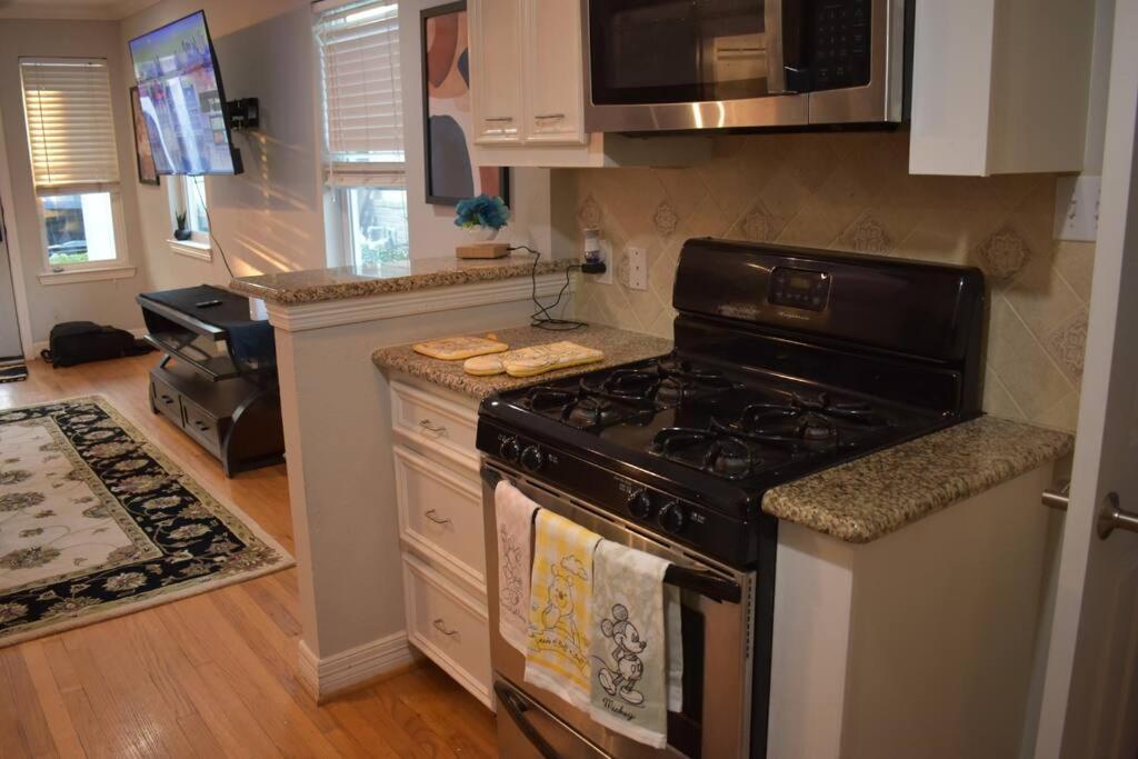 Apartamento Townhouse Near Midtown Houston Exterior foto