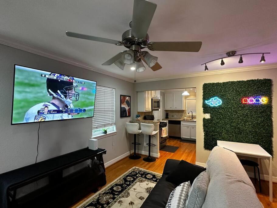 Apartamento Townhouse Near Midtown Houston Exterior foto
